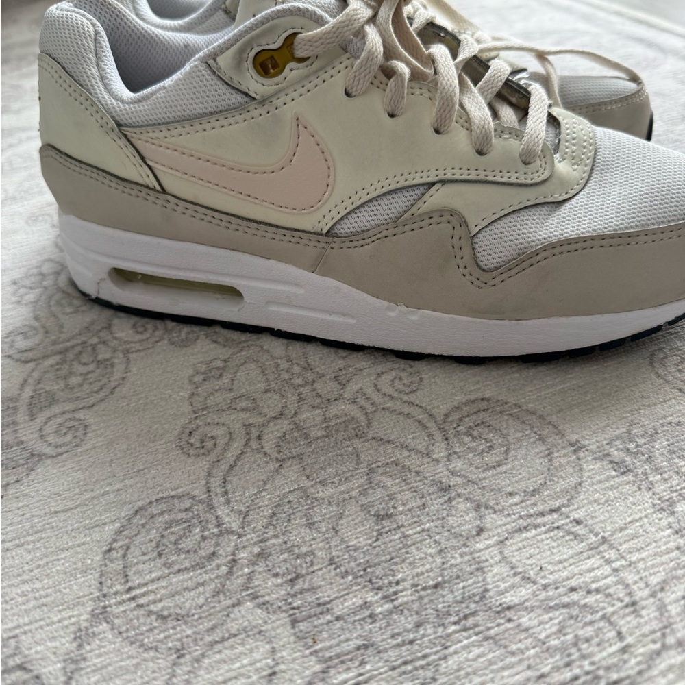 Nike Youth Air Max  Low-Top Sneakers - Beige with Pale Pink Swoosh